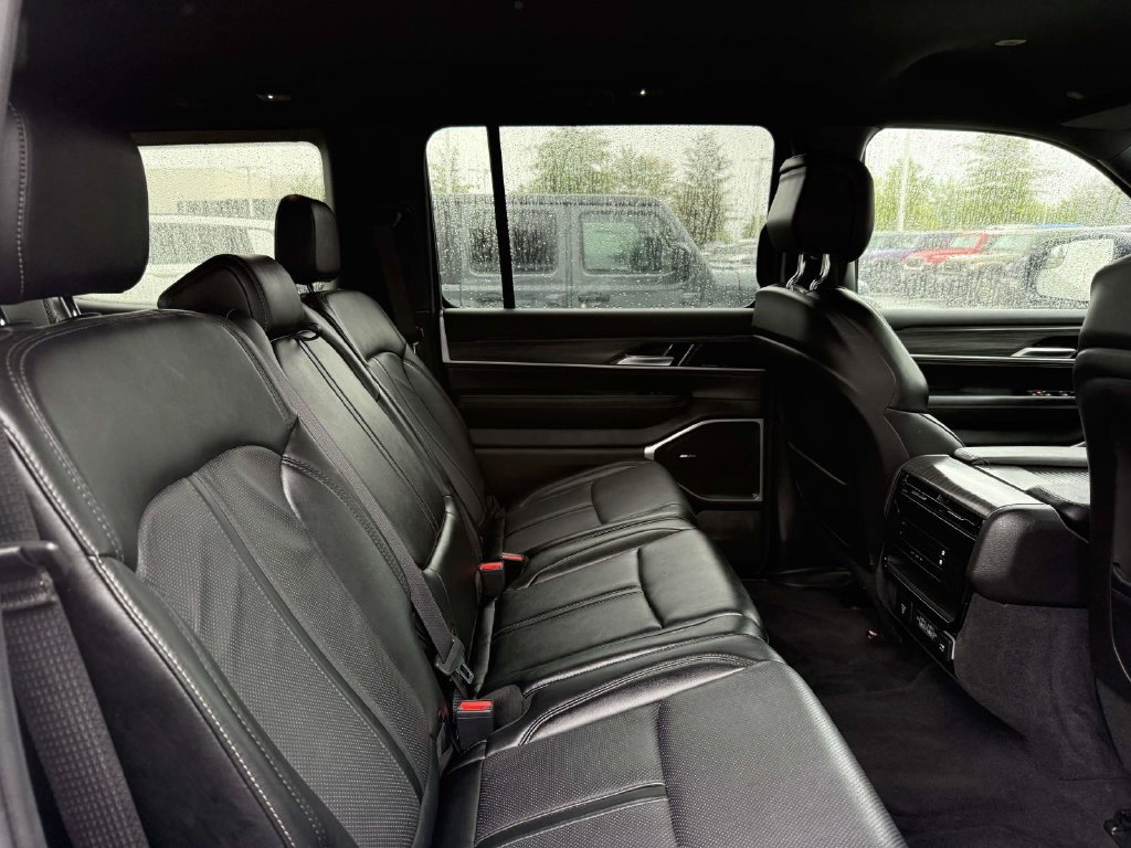 Used 2024 Jeep Wagoneer Series II AWD/4WD image 15