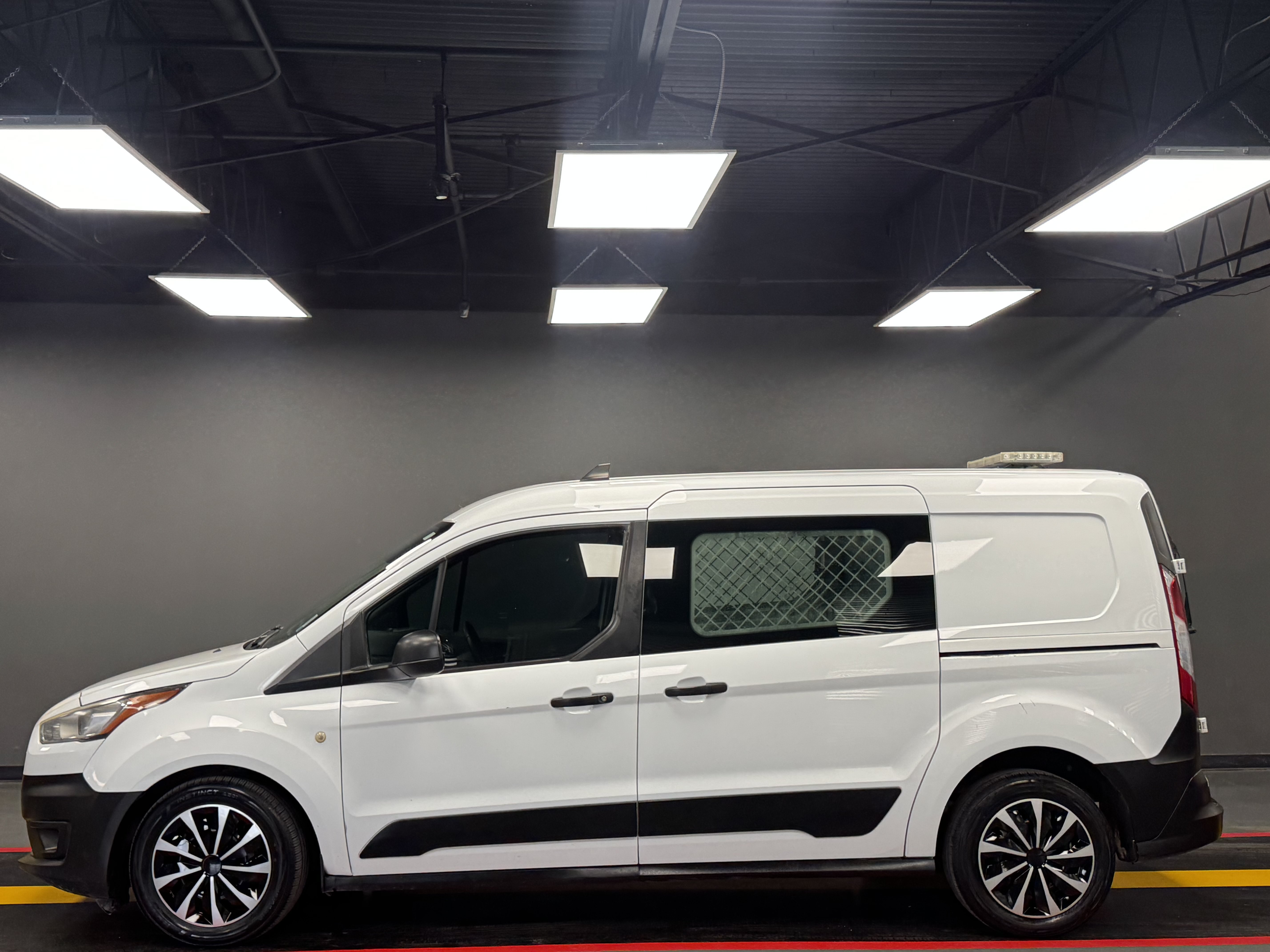 Used 2019 Ford Transit Connect XL FWD image 3
