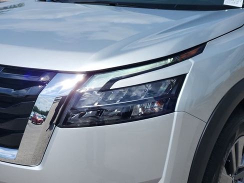 Used 2025 Nissan Pathfinder S FWD image 6