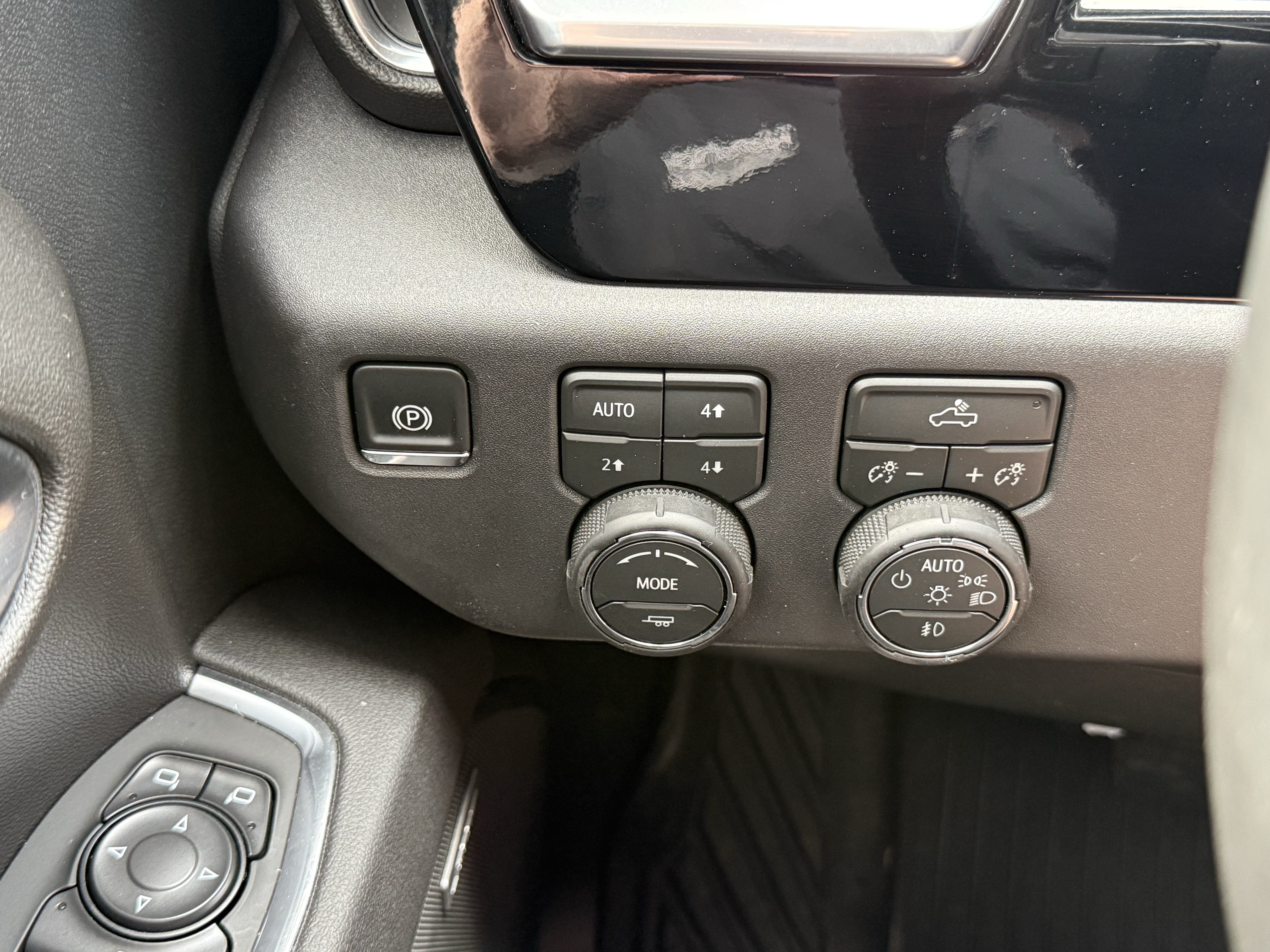 Used 2026 Chevrolet Silverado 1500 LT Trail Boss w/ Convenience Package II AWD/4WD image 31