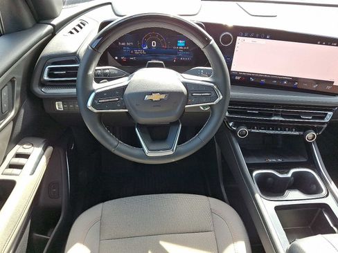 Used 2024 Chevrolet Traverse LT w/ Enhanced Driving Package AWD/4WD image 11