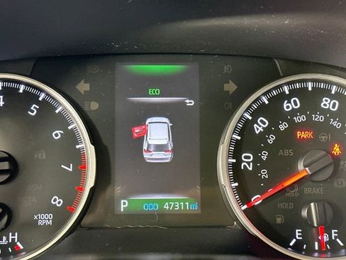 Used 2021 Toyota RAV4 LE image 18