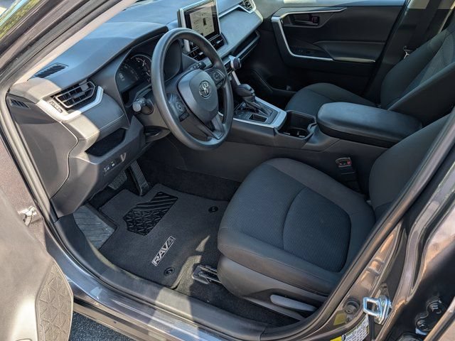 Used 2024 Toyota RAV4 LE FWD image 9