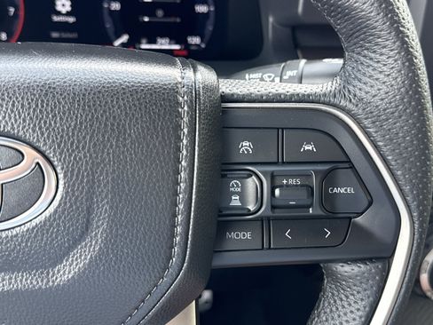 Used 2025 Toyota Tacoma TRD Sport AWD/4WD image 21