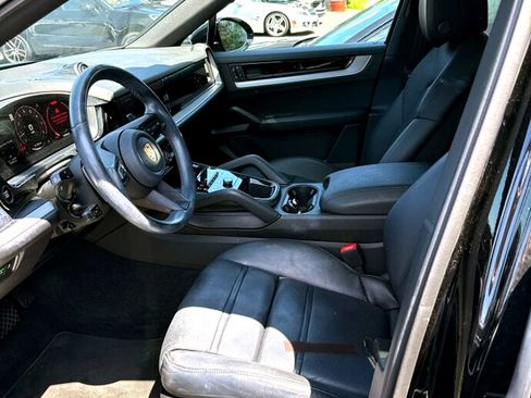 Certified 2024 Porsche Cayenne Coupe AWD/4WD image 15