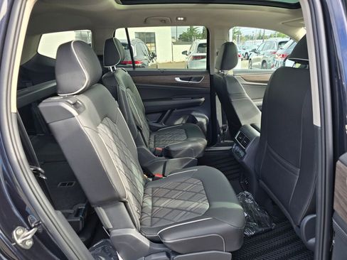New 2026 Volkswagen Atlas SEL Premium R-Line image 32