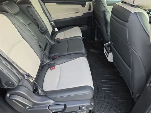 Used 2025 Honda Odyssey Elite image 13