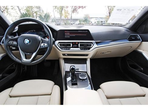 Used 2022 BMW 330i xDrive Sedan w/ Driving Assistance Package image 9