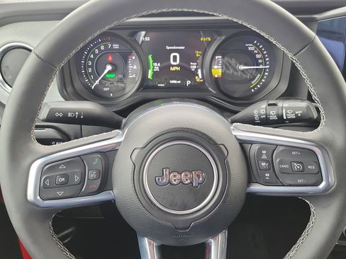 Used 2025 Jeep Wrangler Unlimited Sahara w/ Safety Group image 8