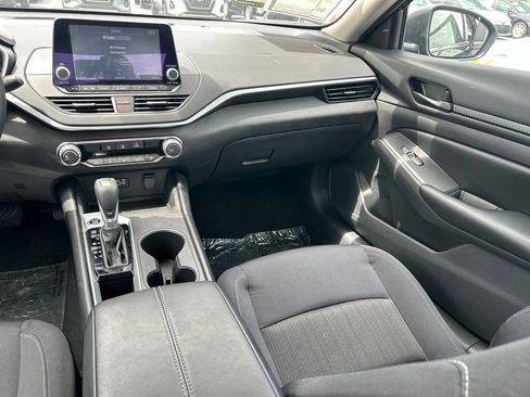 Certified 2025 Nissan Altima 2.5 S FWD image 13