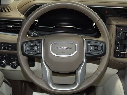 Used 2024 GMC Yukon XL Denali image 38