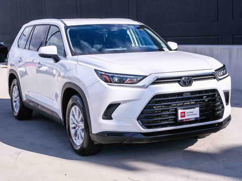 Certified 2025 Toyota Grand Highlander AWD image 3