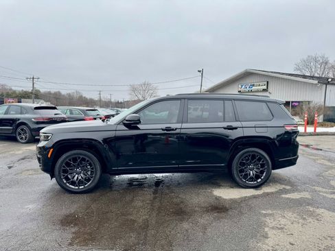 Used 2025 Jeep Grand Cherokee L Summit w/ Obsidian Package image 3