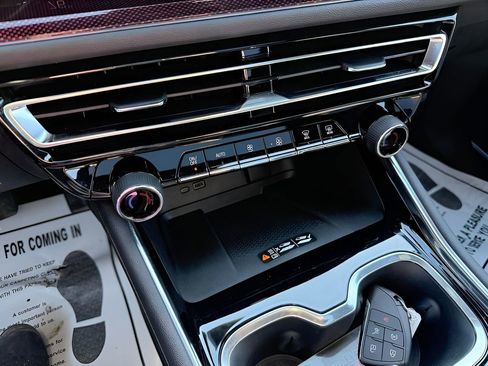 Used 2025 Chevrolet Traverse RS w/ LPO, Floor Liner Package image 19