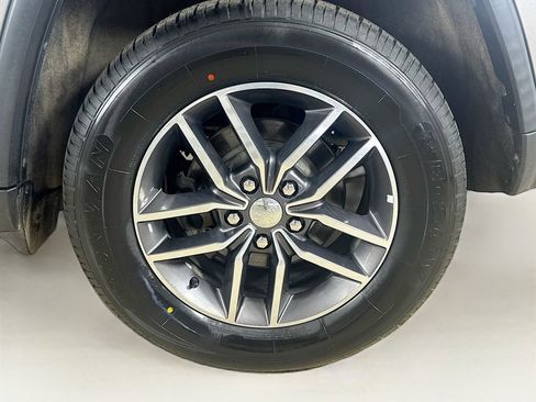 Used 2018 Jeep Grand Cherokee Limited AWD/4WD image 26