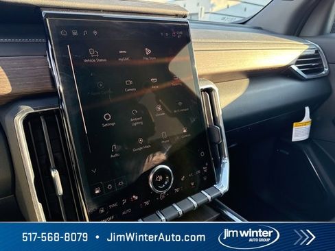 Used 2025 GMC Acadia Denali image 31