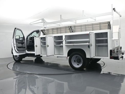 New 2024 Ford F450 XL w/ XL Chrome Package image 39
