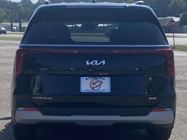 New 2026 Kia Carnival EX FWD image 4