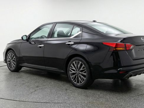 Used 2025 Nissan Altima 2.5 SV image 6