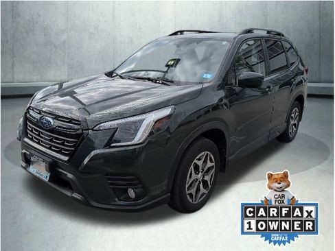 Used 2023 Subaru Forester Premium image 1