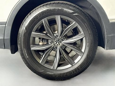 Used 2023 Volkswagen Tiguan SE AWD/4WD image 34