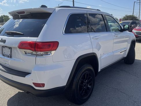 Used 2018 Jeep Grand Cherokee Laredo AWD/4WD image 9