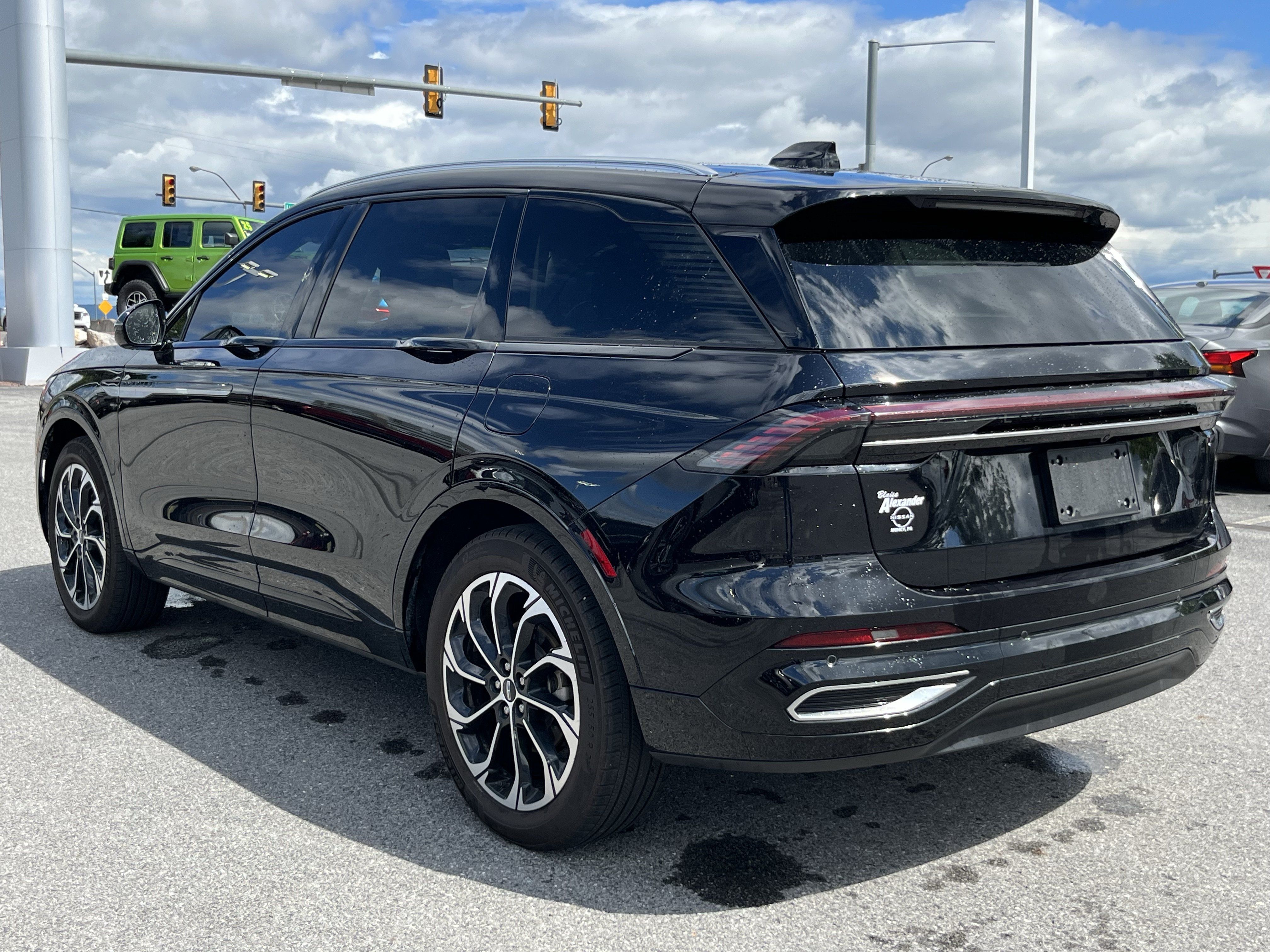Used 2025 Lincoln Nautilus Reserve AWD/4WD image 9