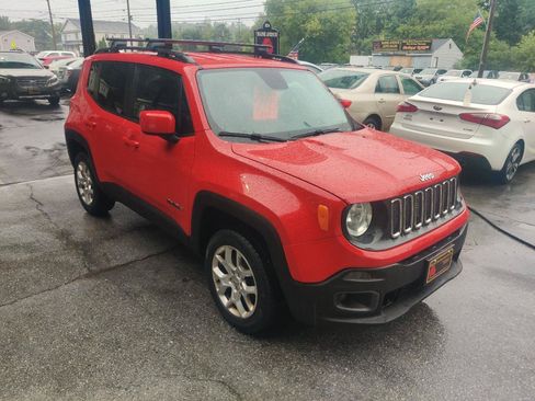Used 2016 Jeep Renegade Latitude w/ Cold Weather Group AWD/4WD image 8