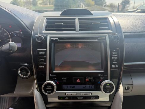 Used 2014 Toyota Camry XLE image 19