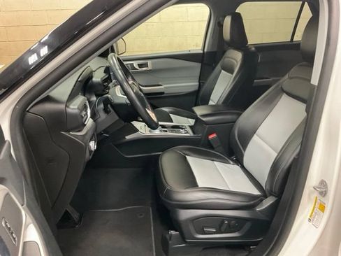 Used 2023 Ford Explorer XLT w/ Equipment Group 202A AWD/4WD image 8