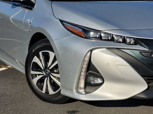 Used 2017 Toyota Prius Prime Advanced w/ Carpet Mat Package FWD image 4