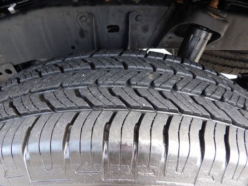 Used 2020 Toyota Tacoma SR image 50