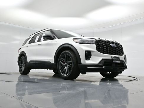 Certified 2025 Ford Explorer ST-Line w/ Premium Package image 50