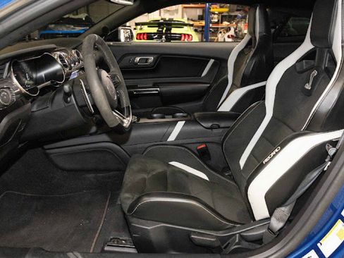 Used 2022 Ford Mustang Shelby GT500 w/ Carbon Fiber Track Pack image 31