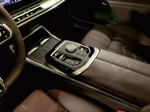 Used 2026 BMW 740i xDrive AWD/4WD image 16