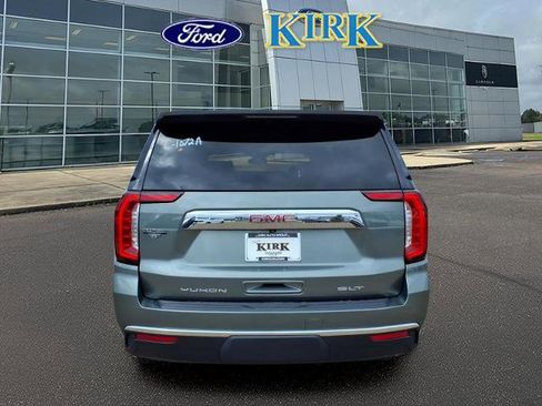 Used 2024 GMC Yukon XL SLT w/ SLT Premium Package image 4