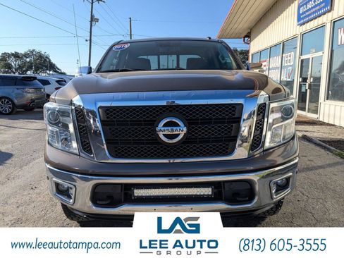 Used 2018 Nissan Titan SL image 2