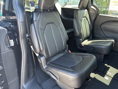 New 2026 Chrysler Pacifica Select image 51