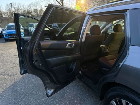 Used 2019 Nissan Pathfinder SV AWD/4WD image 21