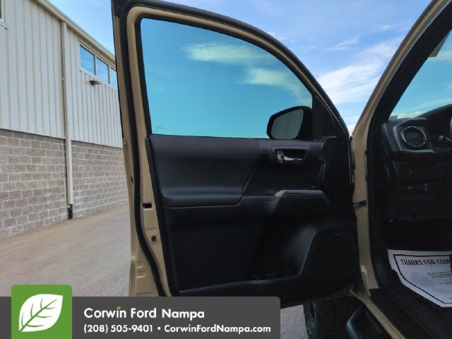 Used 2020 Toyota Tacoma TRD Sport w/ TRD Premium Sport Package AWD/4WD image 10