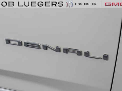 Used 2021 GMC Yukon XL Denali image 4