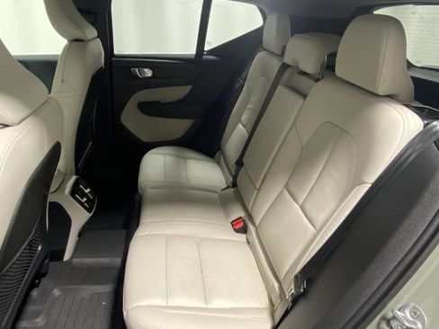 Certified 2024 Volvo XC40 B5 Ultimate w/ Protection Package Premier image 14