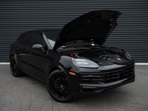 Certified 2024 Porsche Cayenne Coupe AWD/4WD image 34