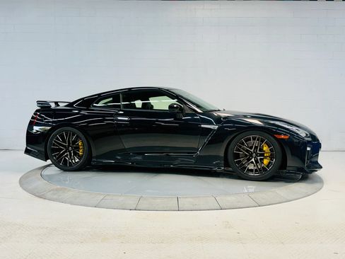 Used 2018 Nissan GT-R Premium AWD/4WD image 37