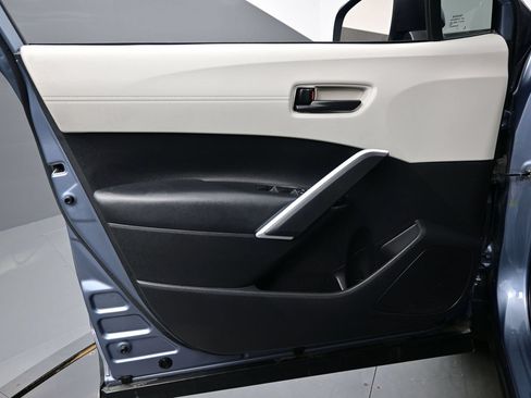 Used 2022 Toyota Corolla Cross LE FWD image 9