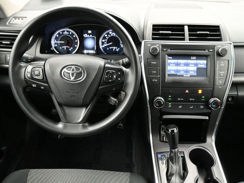 Used 2017 Toyota Camry LE image 4
