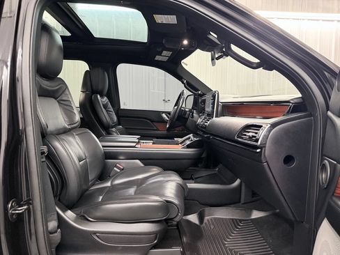Used 2019 Lincoln Navigator Reserve AWD/4WD image 48