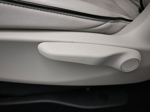 Used 2020 Chrysler Pacifica Limited w/ Advanced Safetytec Group FWD image 37