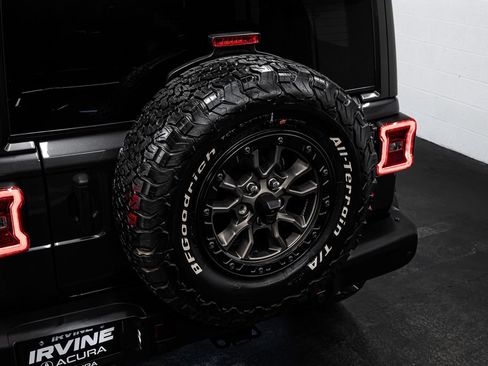 Used 2022 Jeep Wrangler Unlimited Rubicon w/ Trailer Tow Package AWD/4WD image 15