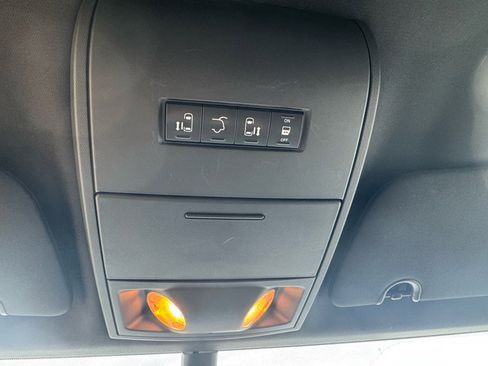 Used 2018 Dodge Grand Caravan SXT image 18